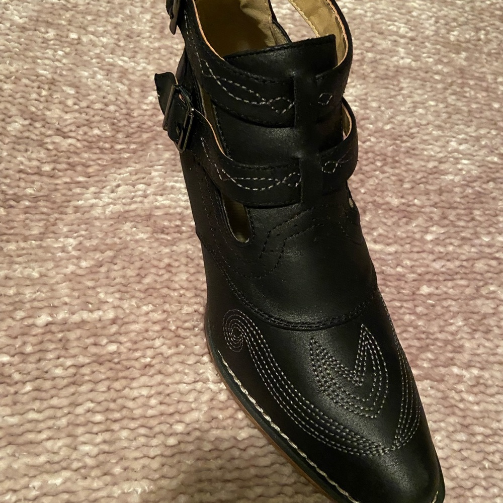 Roper women’s booties size 9